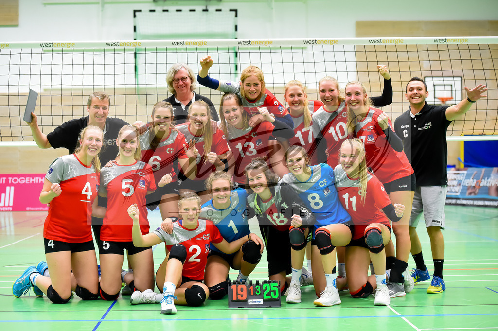 VCOBWA20211106_051 | Volleyball, Frauen:   bei dem Spiel der 3. Liga West zwischen VC Osnabrueck und SV BW Aasee in der Schlosswallhalle am 06.11.2021 in Osnabrueck, Deutschland. - Realisiert mit Pictrs.com