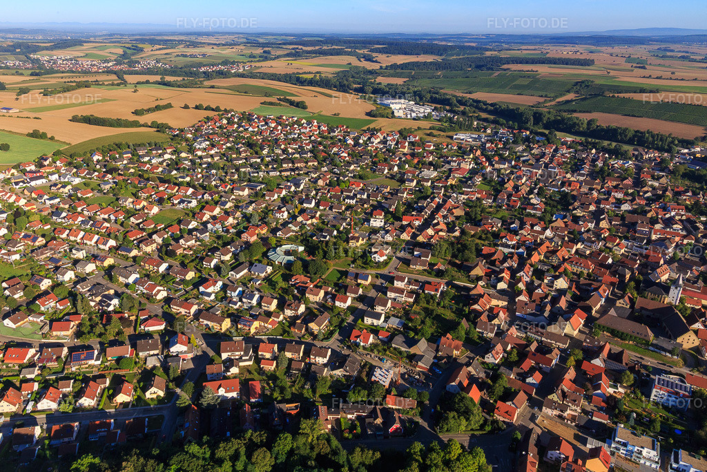 Luftbild: Ortübersicht aus Osten in Sulzfeld im Bundesland Baden-Württemberg in Deutschland. Foto: IMG_093891.jpg vom 23.08.2016 durch Werner Riehm/FLY-FOTO.de