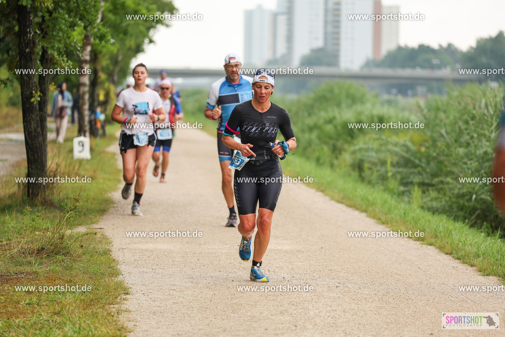 LUR_1915 | 34. M-net Erlanger Triathlon 2025 #erlangertriathlon  #mnettriathlon2025 #mnettriathlon #team #olympischedistanz #mitteldistanz #triathlon #maindonaukanal  #erlangertriathlon2025 #yourpictrs #tv1848 #tv1848erlangen  #triathlonbayern #sportinerlangen #demsportverbunden #sportshot_your_pictrs Copyright: www.sportshot.de