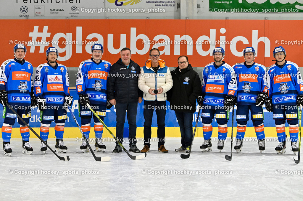 ESC Steindorf Sparkasse Feldkirchen Shooting | Hans Tschernutter Sektionsleiter ESC Steindorf, #21 WALDER PATRIK, #11 Luka Kalan, #92 RATZ PATRICK, #64 Stichauner Fabian, #57 Wilfan Franz, #46 Maurer Julian, Sportlicher Leiter ESC Steindorf Armin Rac, Gerhard Schreilechner, ESC Steindorf Sparkasse Feldkirchen Shooting, ESC Steindorf Sparkasse Feldkirchen Shooting am 24.10.2025 in Steindorf (Ossiachersee Halle), Austria, (Photo by Bernd Stefan)