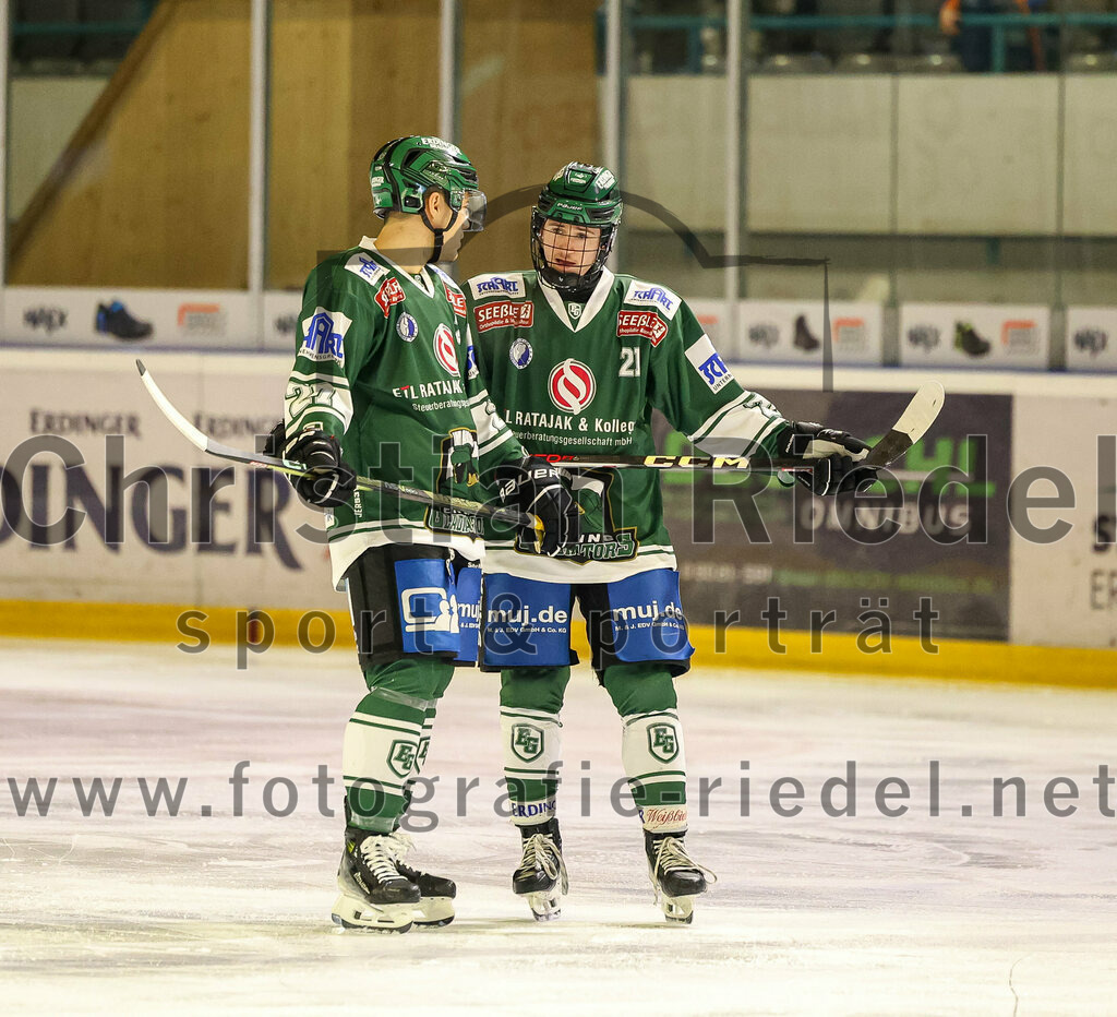 2024-01-05_106_TSV_Erding_gegen_VfE_Ulm-Neu-Ulm | Erding, Deutschland, 05.01.2024:
Eishockey, Bayernliga Vorrunde 2023 / 2024, 22. Spieltag, TSV Erding gegen VfE Ulm/Neu-Ulm, Endergebnis: 7:6

Mark Waldhausen (Erding Gladiators, #27), Erik Modlmayr (Erding Gladiators, #21)

Foto: Christian Riedel / fotografie-riedel.net