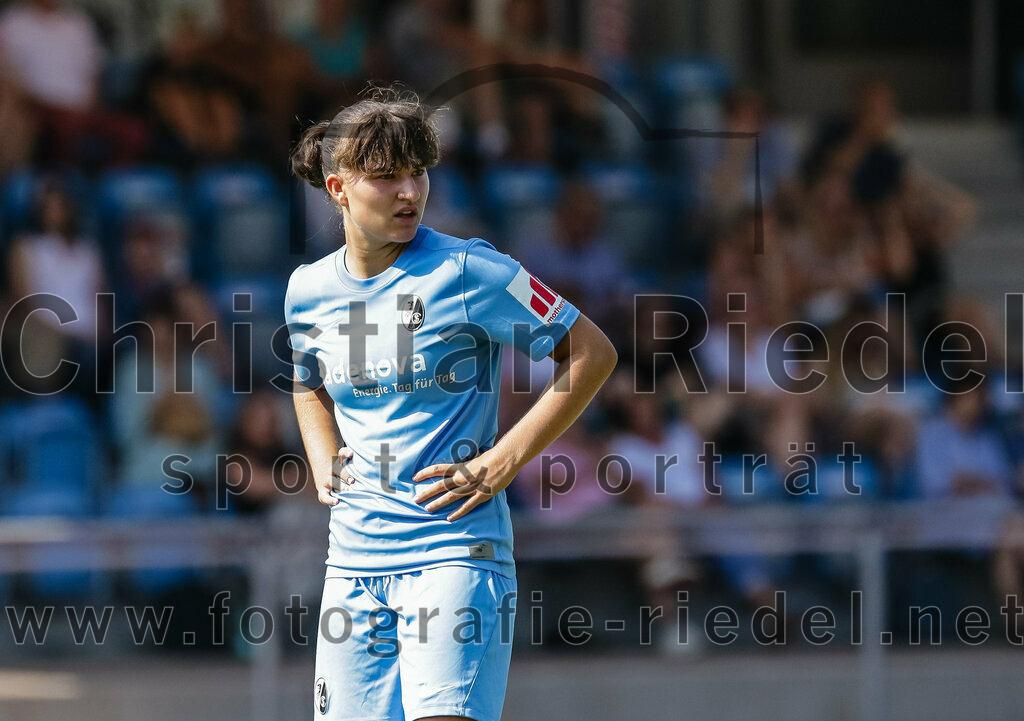 2023-09-09_098_FC_Bayern_Muenchen_gegen_SC_Freiburg | Aschheim, Deutschland, 09.09.2023:
Fußball, B-Juniorinnen-Bundesliga Süd 2023 / 2024, 1. Spieltag, FC Bayern München gegen SC Freiburg, Endergebnis: 4:0

Foto: Christian Riedel / fotografie-riedel.net
