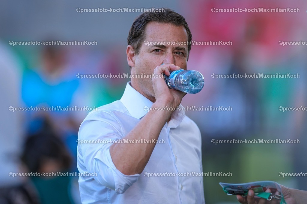 DFB18082501240 | 2025.08.18, Fußball, 1.Runde DFB-Pokal, Rot-Weiss Essen - Borussia Dortmund, Stadion Hafenstraße, Saison 2025 2026: Geschäftsführer Sport Lars Ricken (BVB #lr)  DFB regulations prohibit any use of photographs as image sequences and or quasi-video.