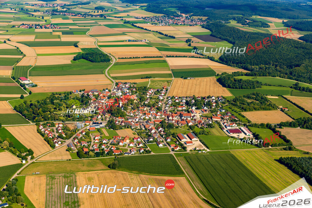 Luftaufnahme der Stadt Hohenaltheim - Die Luftaufnahme wurde 2025 vom UL-Flugzeug heraus erstellt ( keine Drohne ) - Hochauflösende Luftaufnahme - für professionelle Ausdrucke geeignet. Die Geschenkidee !Mit Lizenz und Bildrechte bestellbar