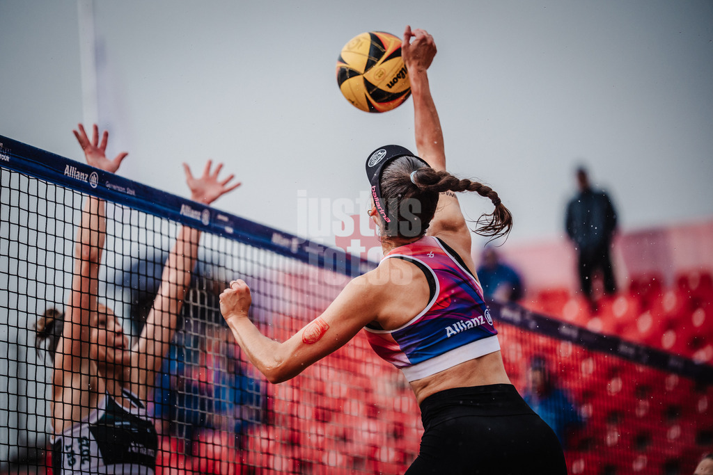 Beachvolleyball | Frauen | Allianz German Beach Tour 2025 | Tourstop München | 11.07.2025 | Lisa-Sophie Kotzan beim Angriff