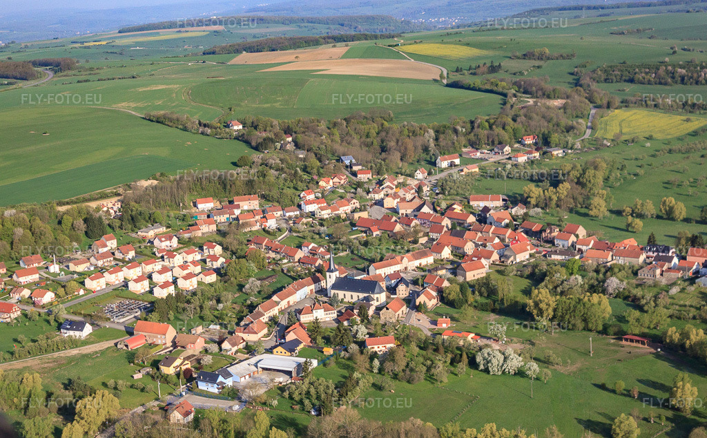 Vue aérienne: Vue de la ville depuis le sud-est à Rimling dans le département Moselle, France – .Photo: IMG_39656.jpg prise le 16/04/2011 par Werner Riehm/FLY-FOTO.eu – Résolution de l'original: 4538 x 2809 px
