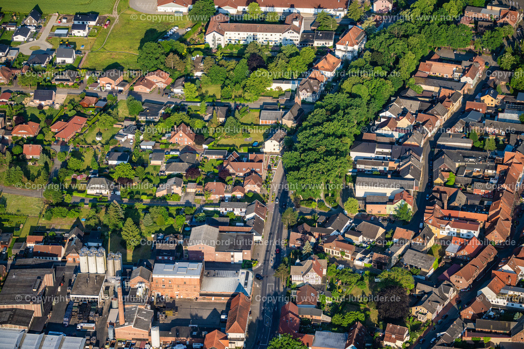 Wittingen_St. Stephanus Kirche_ELS_0065050623 | WITTINGEN 05.06.2023 Kirchengebäude " St. Stephanus Kirche " im Ortszentrum an der Straße Gänsemarkt in Wittingen im Bundesland Niedersachsen, Deutschland. // Church building " St. Stephanus Kirche " in the village of on street Gaensemarkt in Wittingen in the state Lower Saxony, Germany. Foto: Martin Elsen