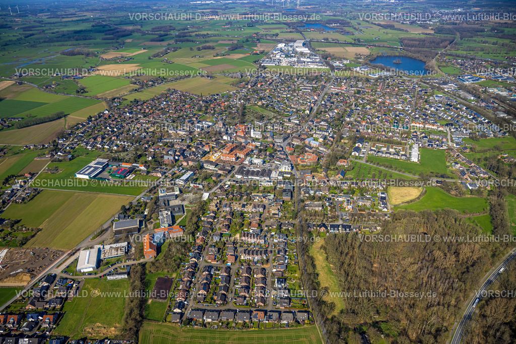Hamminkeln240311380 | Luftbild, Wohngebiet Ortsansicht mit Innenstadt, hinten der Weikensee, Fernsicht, Hamminkeln, Nordrhein-Westfalen, Deutschland