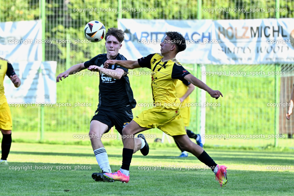 SV Arnoldstein vs. URC Thal Assling | #11 Mohamed Oumghar SV Arnoldstein, #20 Lorenz Sebastian Blassnig Thal Assling, SV Arnoldstein vs. URC Thal Assling, SV Arnoldstein vs. URC Thal Assling am 09.08.2025 in Arnoldstein (Waldparkstadion Arnoldstein), Austria, (Photo by Bernd Stefan)