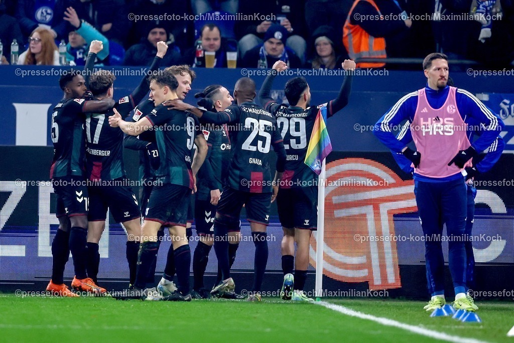 S0401022501057 | 01.02.2025, Fußball, FC Schalke 04 - 1. FC Magdeburg, 2.. Fußball Bundesliga, 20. Spieltag, Veltins-Arena Gelsenkirchen, Saison 2024 2025: Torjubel nach dem 3:0 durch Martijn Kaars (1.FC Magdeburg #9)DFB regulations prohibit any use of photographs as image sequences and or quasi-video.