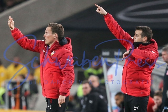 060217Ho_VfB_Duesseld018 | Synchronarbeit von Cheftrainer Hannes Wolf (VfB Stuttgart) und Co-Trainer Miguel Moreiva
 / 2. BL; VfB Stuttgart vs Fortuna Duesseldorf, Germany, Merceds-Benz-Arena, Stuttgart, 20170206
