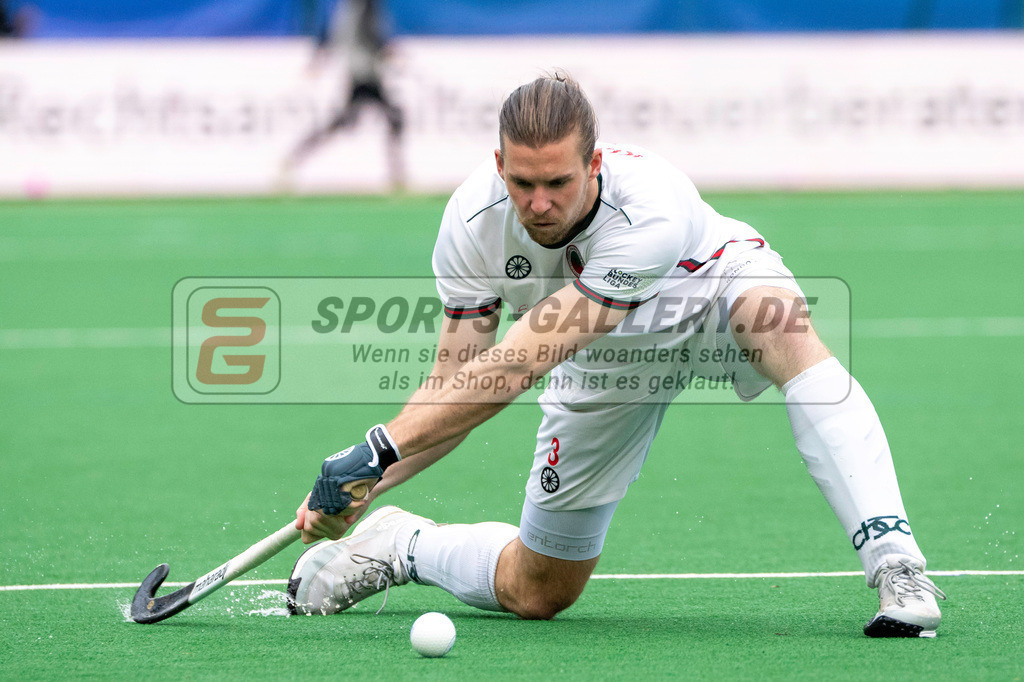 Final4_20240518-1937-0052 | Bonn, Deutschland, 18.05.2024: Timo Kossel (Crefelder HTC) in Aktion waehrend des Spiels der Deutsche Feldhockey-Meisterschaften 2024 zwischen Final 4 Herren Mannheimer HC - Crefelder HTC im Bonner THV am 18.05.2024 in Bonn, Deutschland. (Foto von Stephan Fehrmann)

Bonn, Germany, 18.05.2024: Timo Kossel (Crefelder HTC) in action during the game of Deutsche Feldhockey-Meisterschaften 2024 between Final 4 Herren Mannheimer HC - Crefelder HTC in Bonner THV at 18.05.2024 in Bonn, Deutschland. (Foto from Stephan Fehrmann)