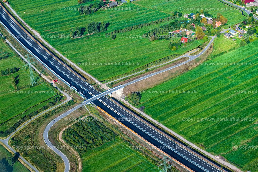 Buxtehude_Brückenbau_A_26_Bei_Rübke_ELS_4043220922 | BUXTEHUDE 22.09.2022 Baustelle zum Neubau am Autobahn- Streckenverlauf der BAB A26 Abfahrt im Ortsteil Rübke in Buxtehude im Bundesland Niedersachsen, Deutschland. Weiterführende Informationen bei: Die Autobahn GmbH des Bundes Niederlassung Nord. // Construction site for new construction on the motorway route of the motorway A26 exit in the district Eilendorf in Buxtehude in the state of Lower Saxony, Germany. Further information at: Die Autobahn GmbH des Bundes Niederlassung Nord. Foto: Martin Elsen