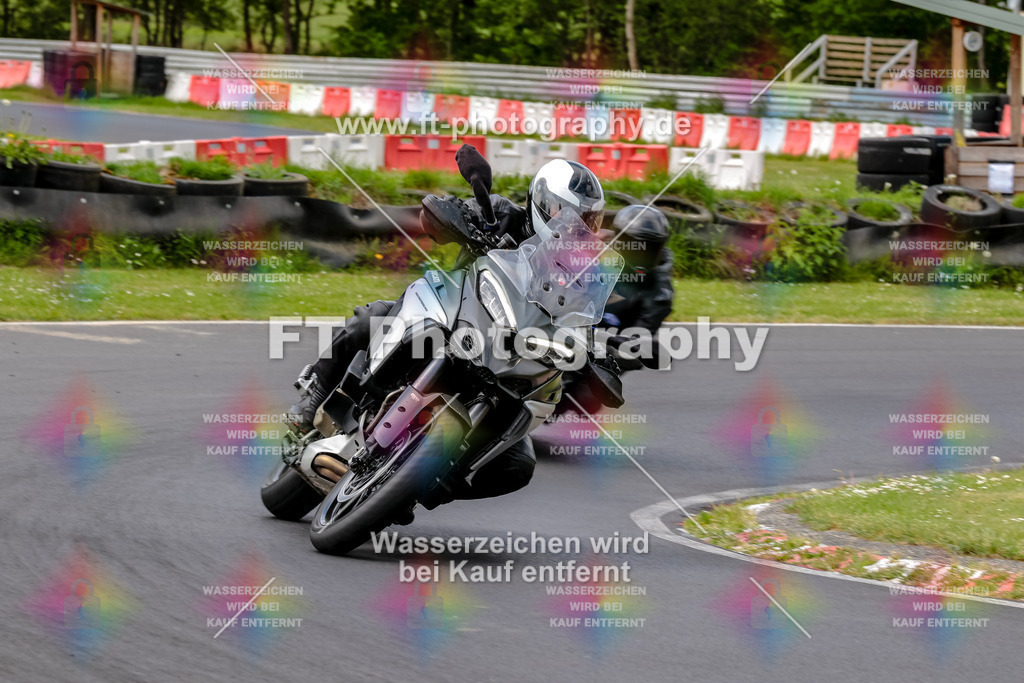 MotoTeamVBK-20888 | Hier findet Ihr Bilder von Touristenfahrten auf der Nürburgring Nordschleife oder von anderen Veranstaltungen die ich besucht habe. Viel Spass beim Durch Schauen 