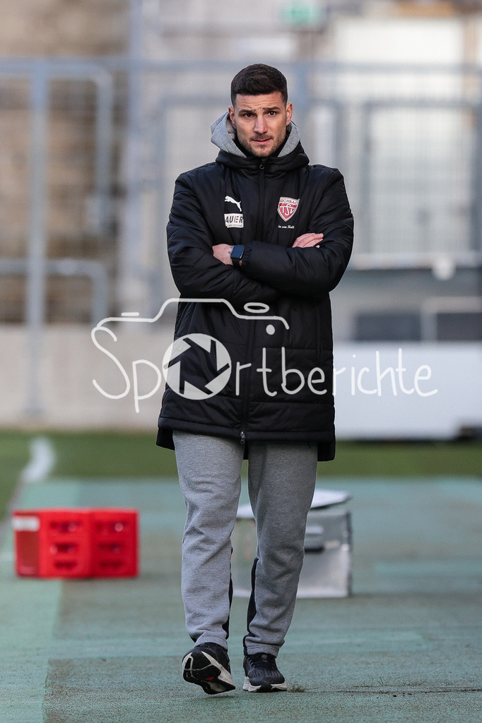 FC Bayern Amateure - TSV Buchbach | Buchbach Trainer Aleksandro PETROVIC  in Aktion / Freisteller / Einzelfoto
