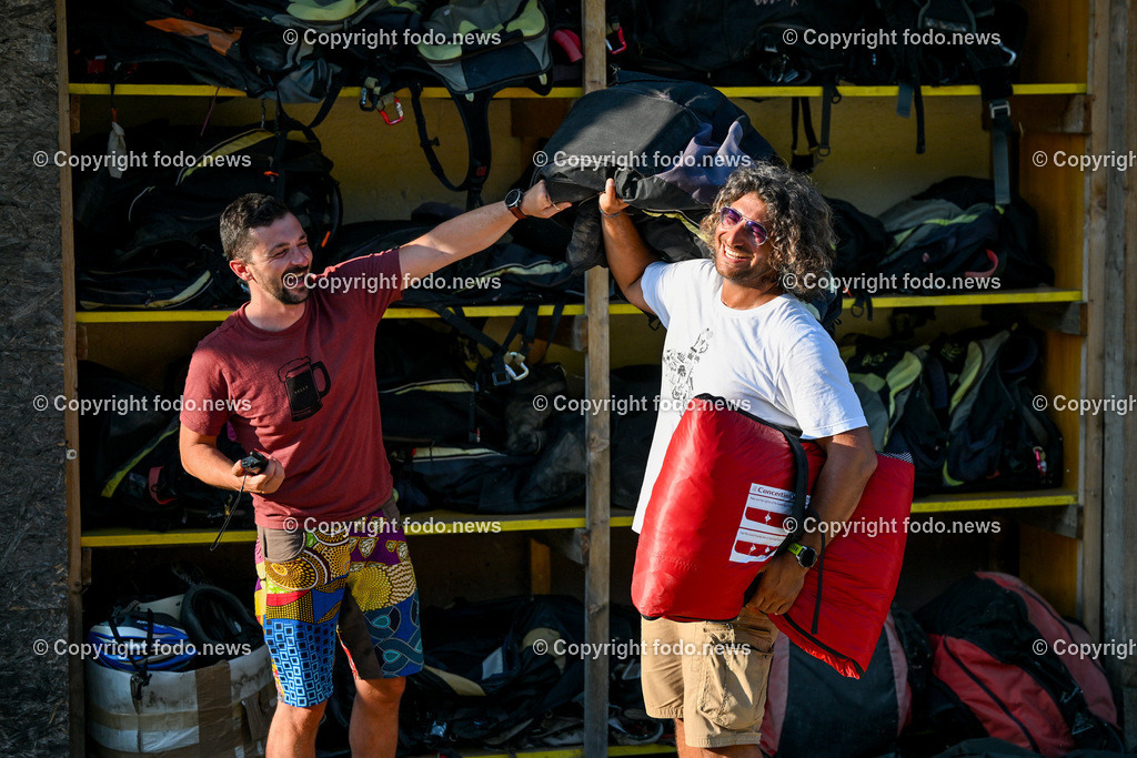 Flugschule Ternberg_ 17.08.2023-20 | 17.08.2023, Ternberg, AUT, Flugschule, im Bild Mario Poscher (Inhaber der Flugschule Ternberg), Saman Kheyrmanesh (Flugschueler)