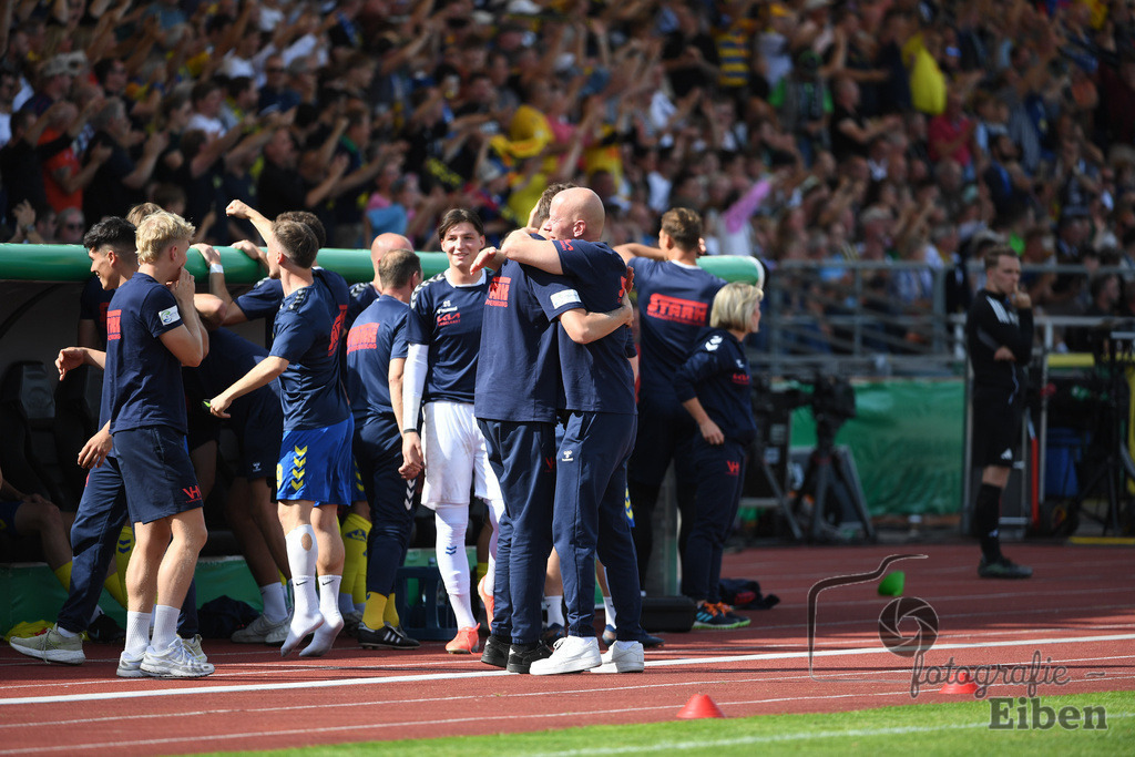 SV Atlas-Delmenhorst-Borussia Mönchengladbach | DFB-Pokal 1. Runde;SV Atlas Delmenhorst (gelb)-Borussia Mönchengladbach (schwarz) am 17.08.2025 in Oldenburg (Marschweg-Stadion), Photo: Philip Eiben 2025 - Realisiert mit Pictrs.com