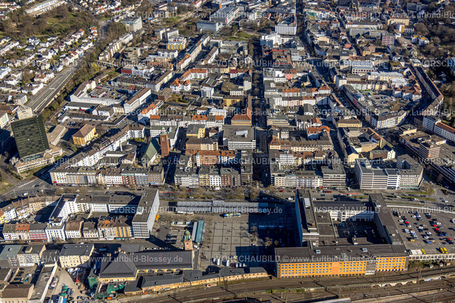 Hagen250302412 | Luftbild, Hbf Hauptbahnhof Hagen mit Bahnhofsvorplatz, City und Innenstadt Ansicht, Wehringhausen, Hagen, Ruhrgebiet, Nordrhein-Westfalen, Deutschland