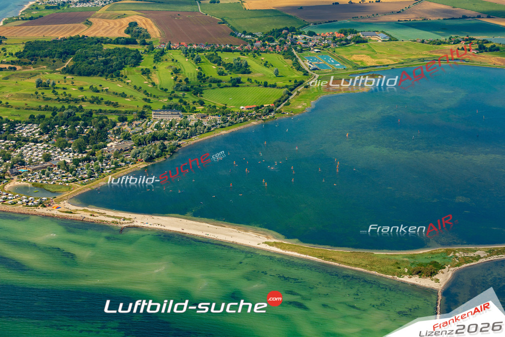 Klassische Luftaufnahme ohne Drohne zeigt:Wulfen bei Fehmarn - Die Luftbildaufnahme wurde 2025 vom UL-Flugzeug heraus erstellt ( keine Drohnenaufnahme ) - Hochauflösende Luftaufnahme -Nicht vergleichbar mit Google Maps oder Satelittenbilder- Die Geschenkidee !Mit Lizenz und Bildrechte bestellbar