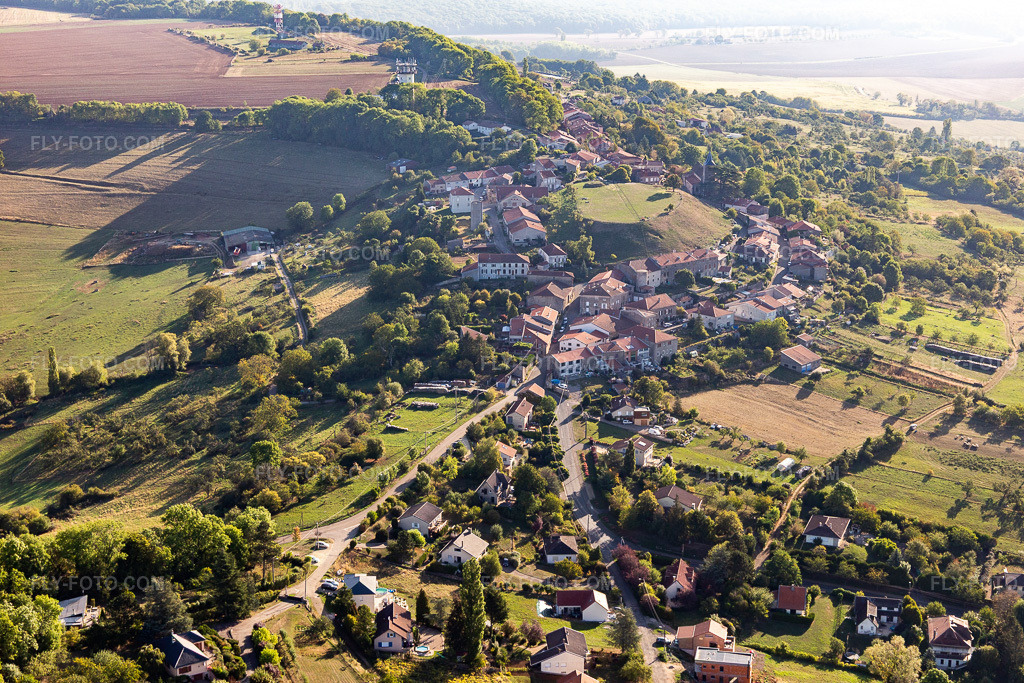 Aerial view: View of the town in Amance in the state Meurthe et Moselle, France. – Photo: IMG_118165.jpg taken on 09/15/2019 by Werner Riehm/FLY-FOTO.com – Resolution of the original: 5472 x 3648 px