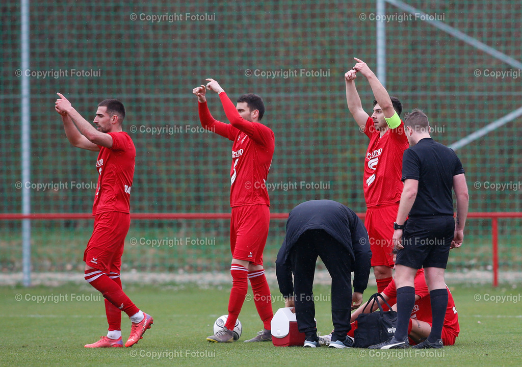 A_LUI_26032023_45 | SPORT,FUSSBALL LL.OST ASKOE OEDT 1B-PUTZLEINSDORF 26.03.2023 
IM BILD: MICHAEL LEONHARTSBERGER (OEDT1B) MUSS VERLETZT VOM PLATZ FOTO:FOTOLUI