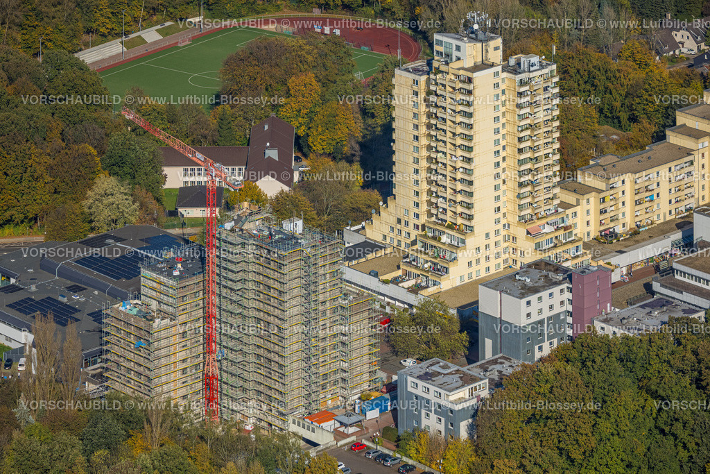 Bochum241016785 | Luftbild, RUB Ruhr-Universität Bochum, Unicenter Hochhaus, Baustelle mit Baugerüst am Unicenter, Waldschule Grundschule und Waldstadion des FC Azadi Bochum, WasserWelten Bochum - Hallenbad Querenburg, Querenburg, Bochum, Ruhrgebiet, Nordrhein-Westfalen, Deutschland