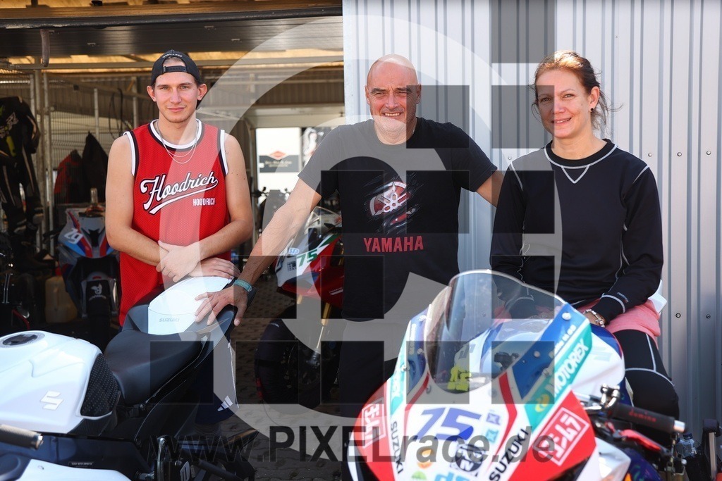 teams-20240905_04796 | Schöne Erinnerungen an spannende Momente - das festzuhalten ist unser Job. PIXELrace.de ist seit 2003 auf den Rennstrecken Europas unterwegs um die Action draußen beim Fahren und die wunderbare Stimmung imm Fahrerlager für euch einzufangen.