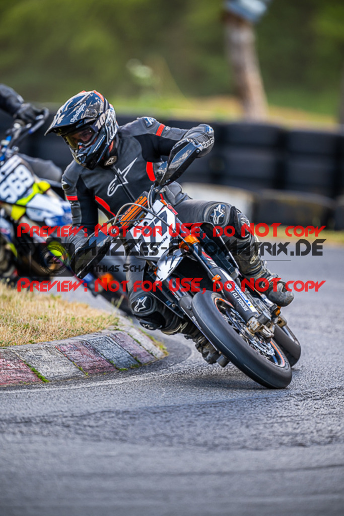 MaZZes_FotoMatrix_220528_1761 | Fotograf Mathias Schmid
Sportfotograf,
Eventfotograf,
Hochzeitsfotograf,
Portraitfotograf