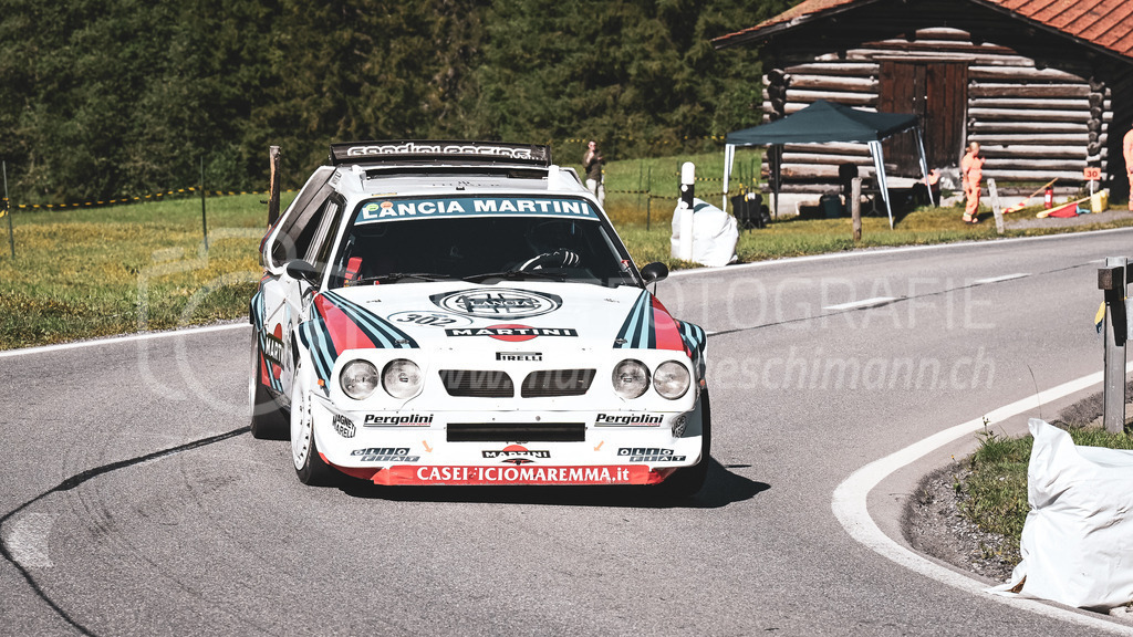 19. Arosa ClassicCar 2023 - 1. September 2023 | 19. Arosa ClassicCar 2023
Arosa, Schweiz
Pergolini Dario aus Vaduz mit der Startnummer 302 in einem Lancia Delta S4, Jahrgang 1986, in der Klasse Sport Trophy.
@arosaclassiccar, @arosa.official, #arosaclassiccar, #arosa, #76curves, #classiccar
Bild: Sportfotografie Markus Aeschimann | www.markus-aeschimann.ch - Realisiert mit Pictrs.com