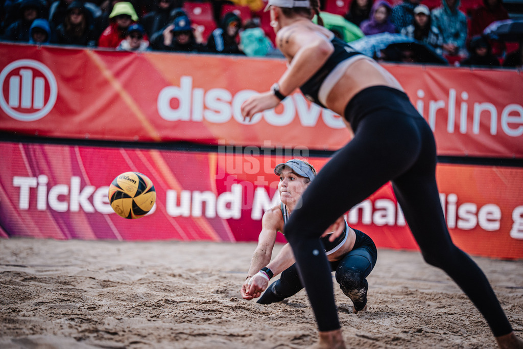 Beachvolleyball | Frauen | Allianz German Beach Tour 2025 | Tourstop Berlin | 23.08.2025 | Melanie Paul nimmt den Ball an