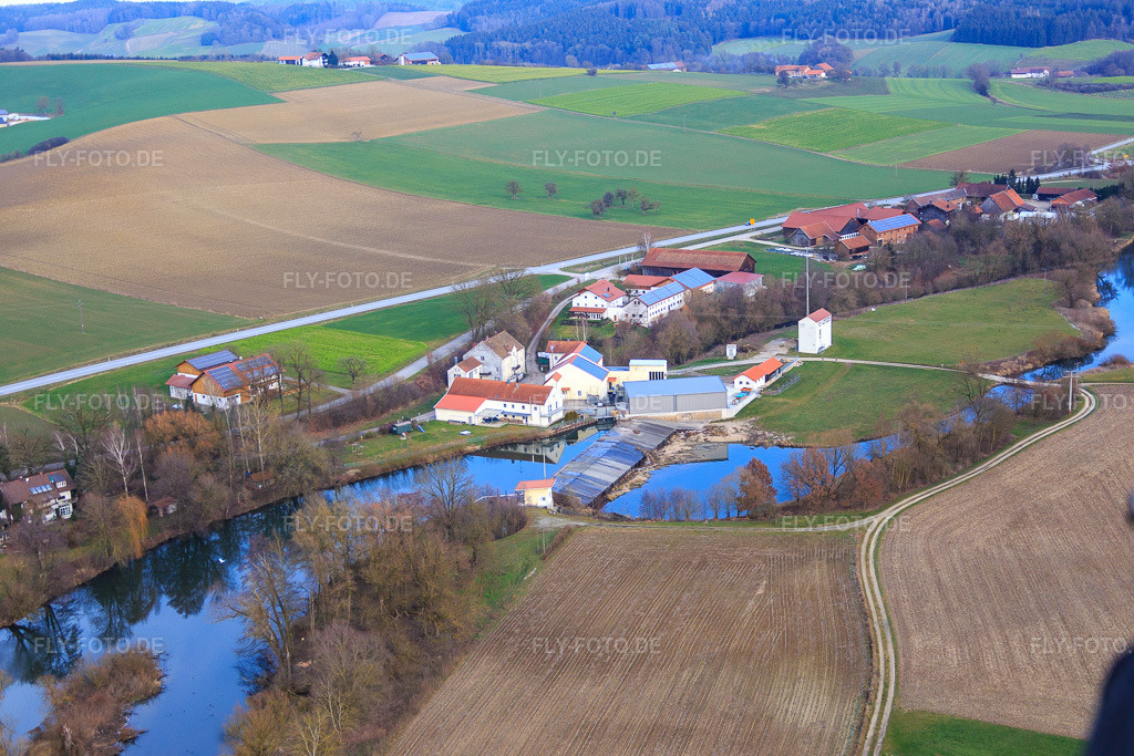 Luftbild: Flußwehr an der Rott mit Franz Plinganser Spenglerei im Ortsteil Schwaibach in Bad Birnbach im Bundesland Bayern in Deutschland. Foto: IMG_085528.jpg vom 31.12.2015 durch Werner Riehm/FLY-FOTO.deSpenglerei Franz Plinganser