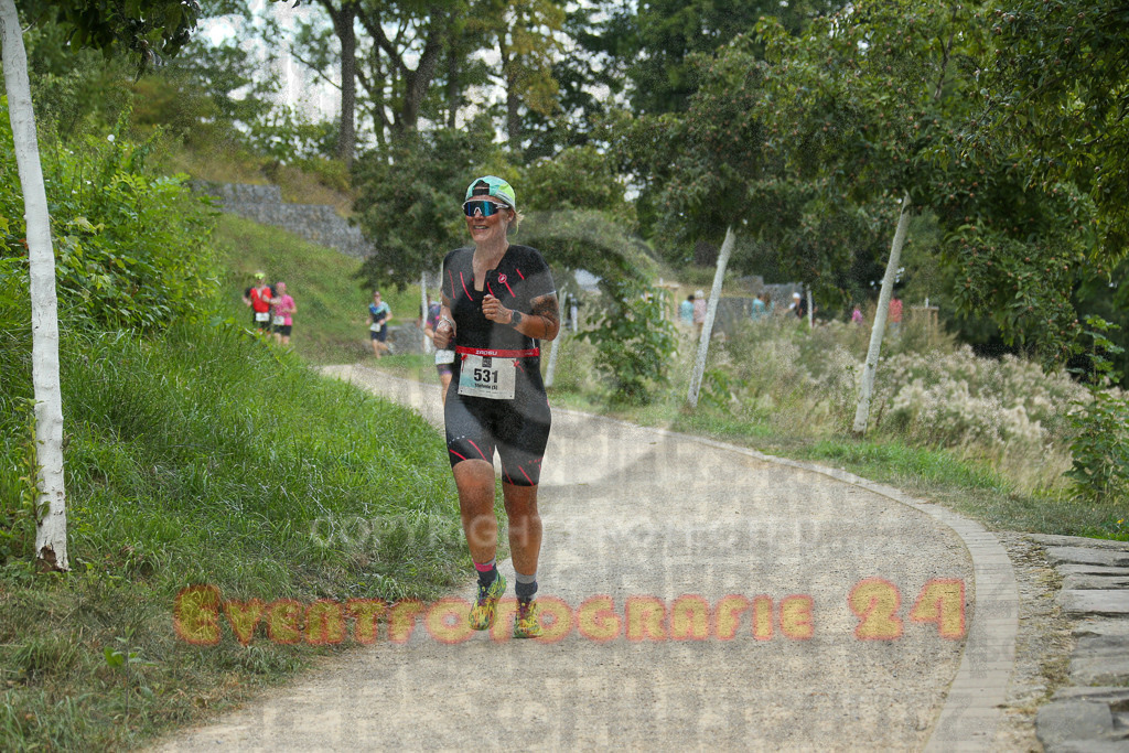 250824_1406_EX1_4944 | Sportfotografie im Rhein-Sieg Kreis, Köln, Bonn, NRW, Rheinland Pfalz, Hessen, etc. Unser Tätigkeitsfeld umfasst den Laufsport vom Volkslauf über den Marathon, Duathlon, Triathon bis zum Ultralauf wie Kölnpfad Ultra oder Schindertrail.