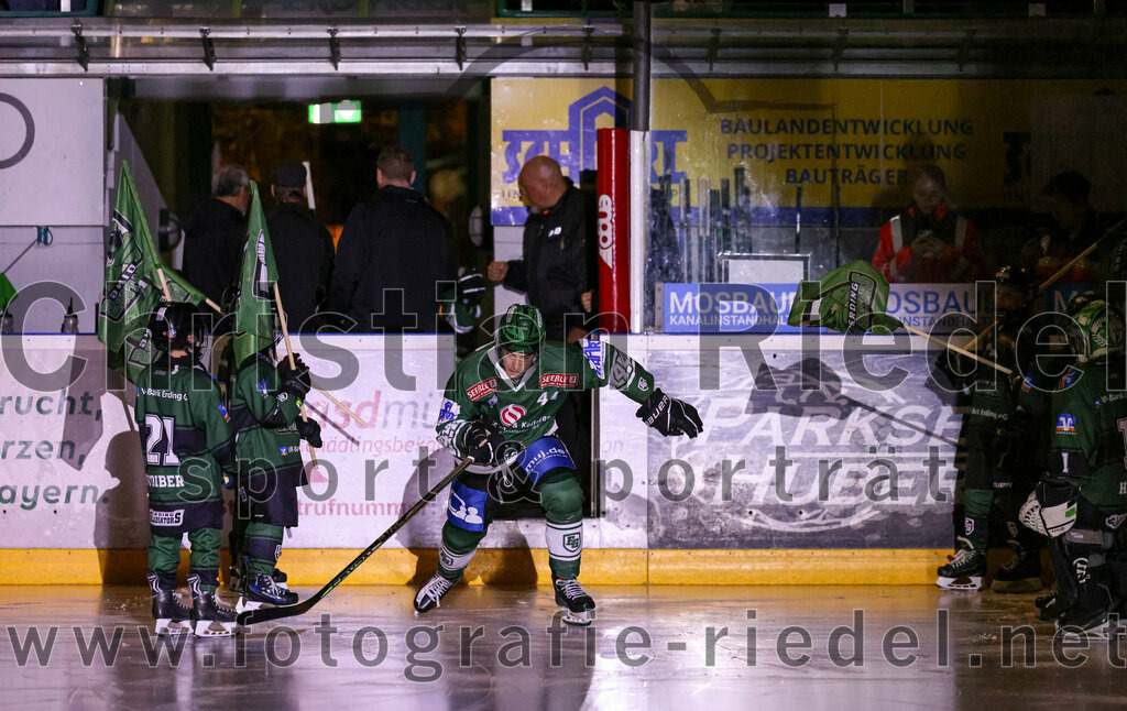 2023-10-20_015_TSV_Erding_gegen_EHC_Klostersee | Erding, Deutschland, 20.10.2023:.Eishockey, Bayernliga Vorrunde 2023 / 2024, 2. Spieltag, TSV Erding gegen EHC Klostersee, Endergebnis: 7:2..Paul Wallek (Erding Gladiators, #44)..Foto: Christian Riedel / fotografie-riedel.net