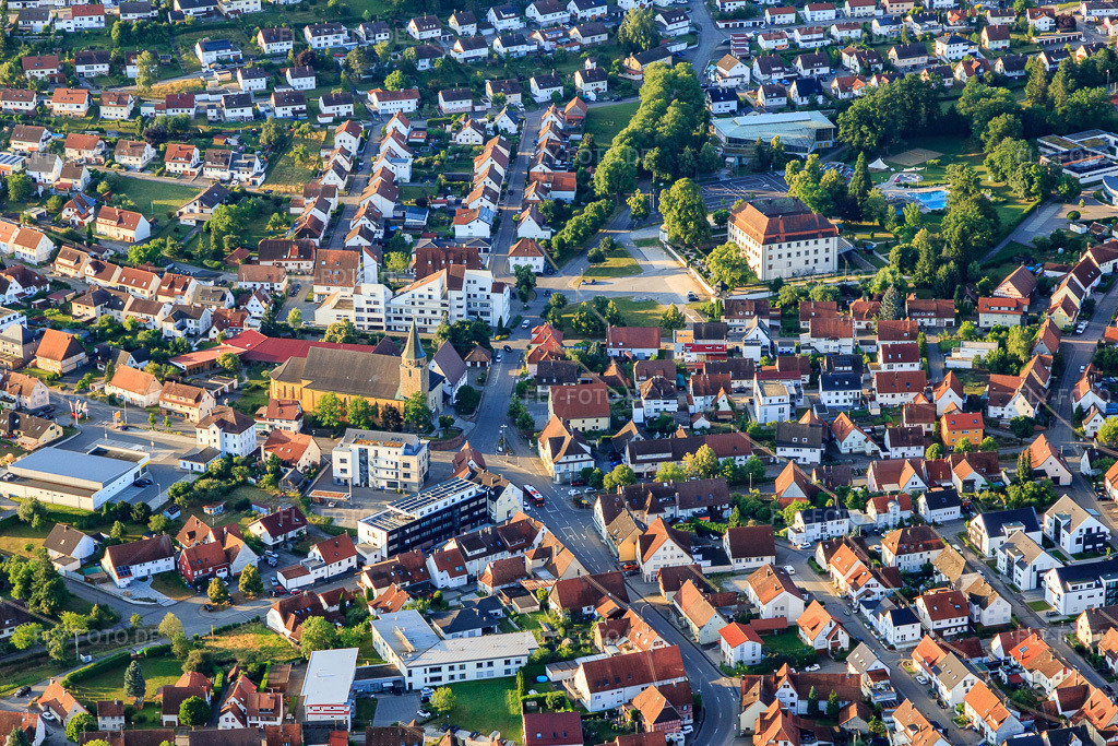 Luftbild: Stadtzentrum mit Schloss Geislingen und Kirche St. Ulrich in Geislingen im Bundesland Baden-Württemberg in Deutschland.Foto: IMG_148845.jpg vom 28.06.2025 durch Werner Riehm/FLY-FOTO.deStadt Geislingen&nbsp;|&nbsp;&nbsp;|&nbsp;&nbsp;KIRCHE-GEISLINGEN.DE