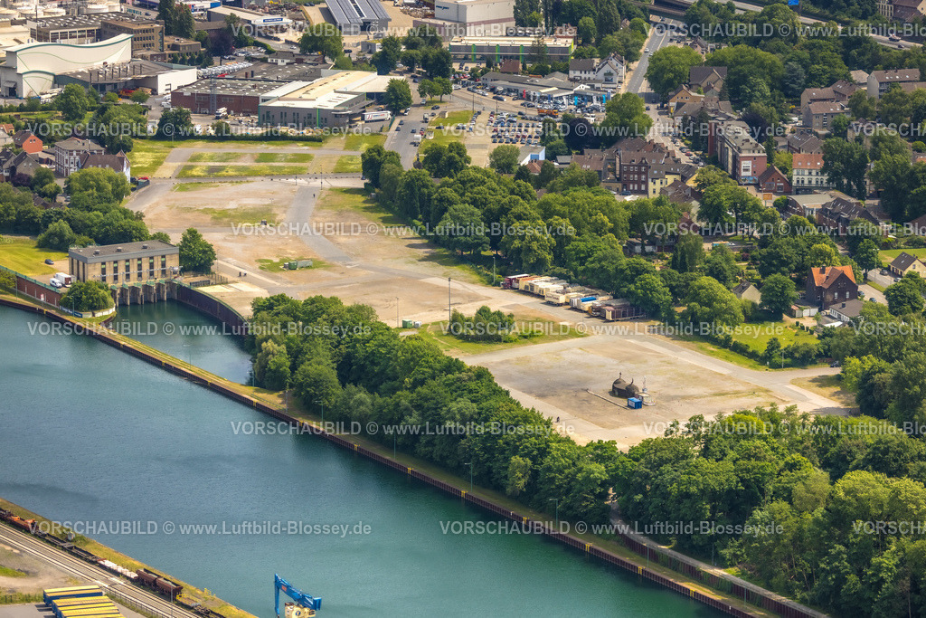 Herne250601491 | Luftbild, Freifläche AltCrange, Schacht 5 auf dem Cranger Kirmesplatz und Betonbunker mit Kreuz und Halbmond vom Künstler Helmut Bettenhausen, Unser Fritz, Herne, Ruhrgebiet, Nordrhein-Westfalen, Deutschland