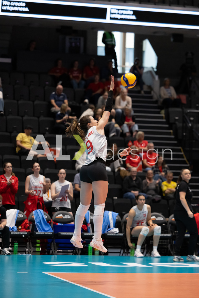 Georgia v Switzerland - CEV European League Women | KRIENS, SWITZERLAND - JUNE 12: SARINA WIELAND of Switzerland serve during the CEV European League match between Georgia and Switzerland at Pilatus Arena on June 12, 2026 in Kriens, Switzerland. - Realisiert mit Pictrs.com