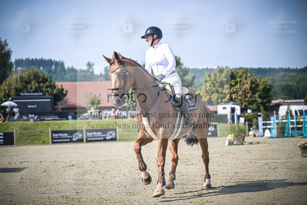 DOS_0557 | Entdecke hochwertige Reitturnierfotos von Foto Oger. Professionell, emotional und authentisch – jetzt Lieblingsmomente im Shop bestellen. - Realisiert mit Pictrs.com