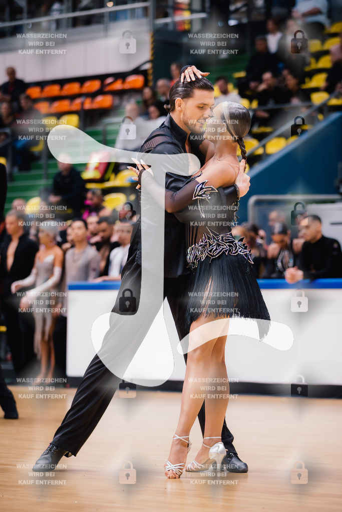 Hessen Tanzt WDSF International Open Latin 11th (43) Justin Lauer _ Rita Schumichin (TSC Saltatio Neustadt im TV 1860 Mußbach)-2025-05-18-3732 | Webshop for digital downloads and prints of dance sport, event & show photographer Julian Link - Realisiert mit Pictrs.com
