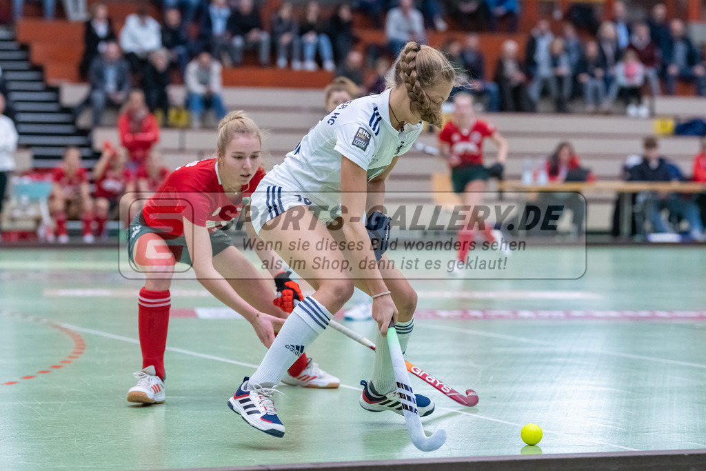 HK_20221126_101704 | 1. Bundesliga ( Halle ) Damen Crefelder HTC - Düsseldorfer HC am 27.11.2022 Crefelder HTC, Krefeld , Sophia Schwabe ( Düsseldorfer HC #18 )