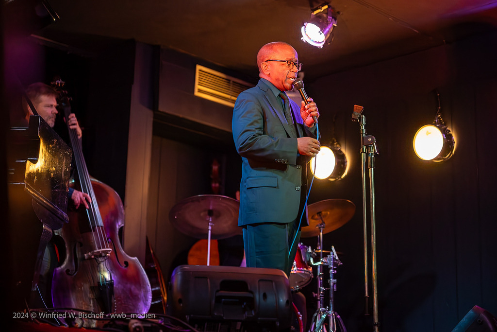 wwb-2411-0120 | <Fotografie> <Video> <Film> <Winfried Bischoff> - Realisiert mit Pictrs.com