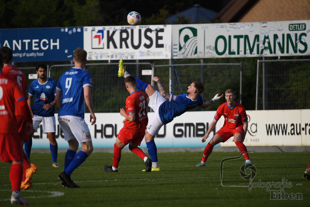 SSV Jeddeloh-SV Drochtersen/Assel | Herren Regionalliga; SSV Jeddeloh (blau)-SV Drochtersen/Assel (rot) am 30.04.2024; in Jeddeloh (53-Acht Arena), Photo: Philip Eiben 2024 - Realisiert mit Pictrs.com