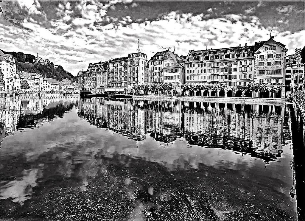 Historische Gebäude am Fluss | huwimedia-fotografie - Realisiert mit Pictrs.com