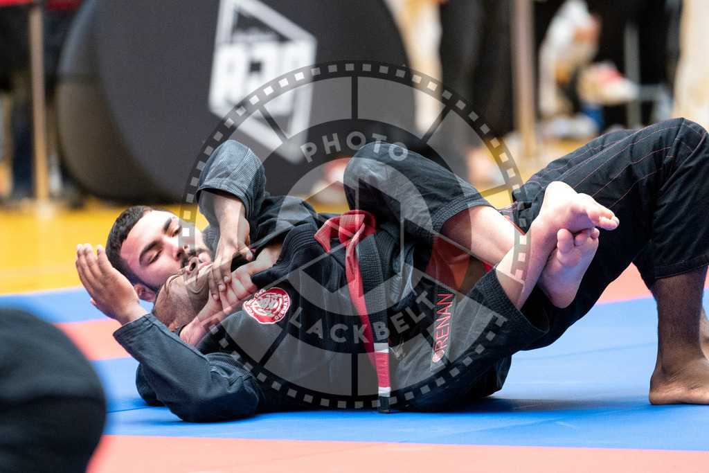 20231118PBB10727 | Fighters compete during the AJP Tour 600 Frankfurt Championship in Frankfurt/Main, Germany, on November 18, 2023.