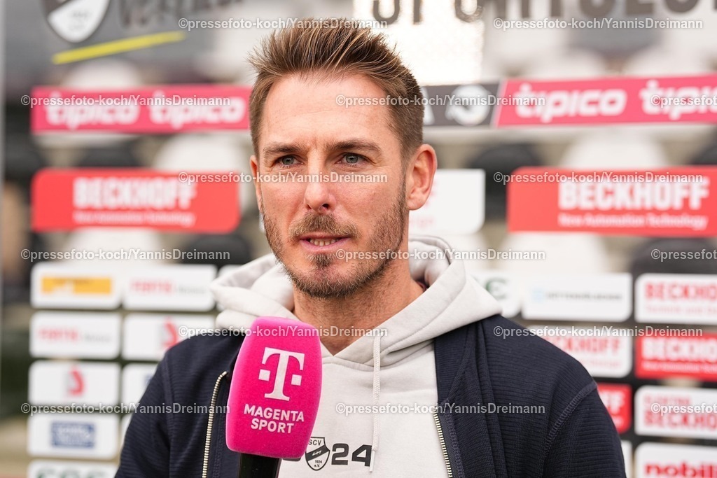 xYDRx25102501002 | 25.10.2025, xydrx, Fußball, 3.Liga, SC Verl - SSV Ulm 1846, Saison 2025 2026, Sportclub Arena:  Tobias Strobl (Cheftrainer SC Verl) DFB regulations prohibit any use of photographs as image sequences and or quasi-video.