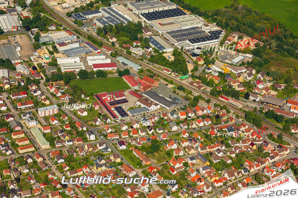 Luftaufnahme der Stadt Hersbruck - Die Luftaufnahme wurde 2025 vom UL-Flugzeug heraus erstellt ( keine Drohne ) - Hochauflösende Luftaufnahme - für professionelle Ausdrucke geeignet. Die Geschenkidee !Mit Lizenz und Bildrechte bestellbar