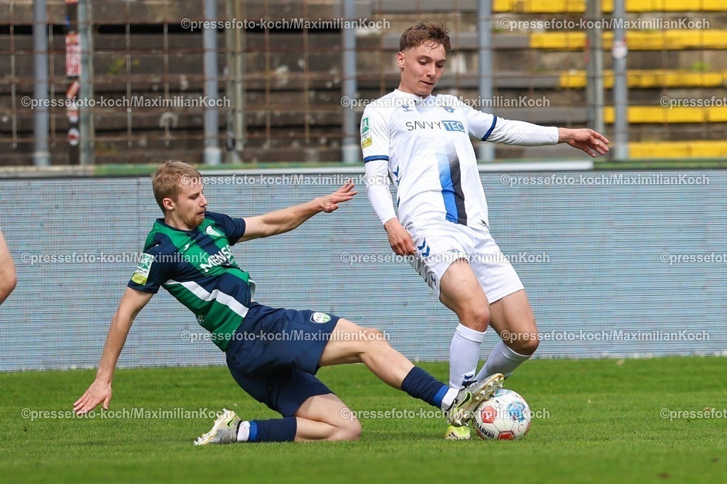 xKWIx12042601052 | 2026.04.12, xkwix, Fußball, Regionalliga West, FC Gütersloh -  SC Paderborn 07 II, Heidewaldstadion (Ohlendorf Stadion im Heidewald), 29.Spieltag, Saison 2025 / 2026: Len Wilkesmann (FC Gütersloh #15) im Zweikampf bei einer Graetsche gegen Julius Bugenhagen (SC Paderborn II #6) DFB regulations prohibit any use of photographs as image sequences and or quasi-video. Photo: xKamilxWilkowskixPressefotoKochx