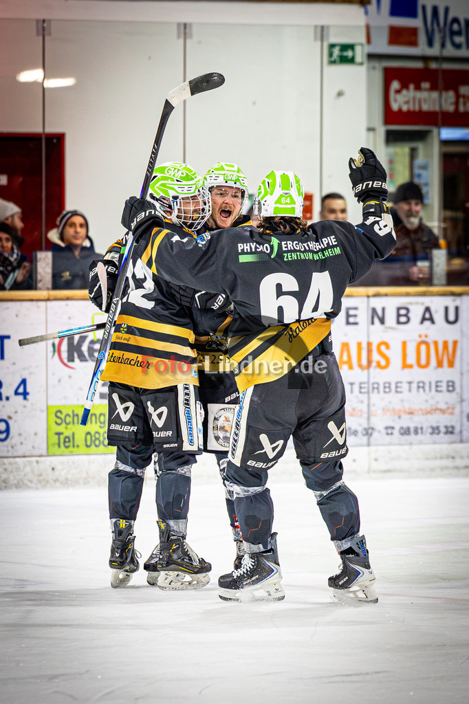 Peißenberg MINERS gegen EHC Königsbrunn LÖWEN | Eishockey Bayernliga 2025/26 Viertelfinale Spiel 2, Peißenberg MINERS gegen EHC Königsbrunn LÖWEN, 20260208,Torjubel,2026-02-08 in Peißenberg (flatbuy Arena Peißenberg), Weiland PARRISH (MINERS 13), Marek HALODA (MINERS 64), Jonas LAUTENBACHER (MINERS 12)Copyright: WolfgangxLindner www.foto-lindner.de