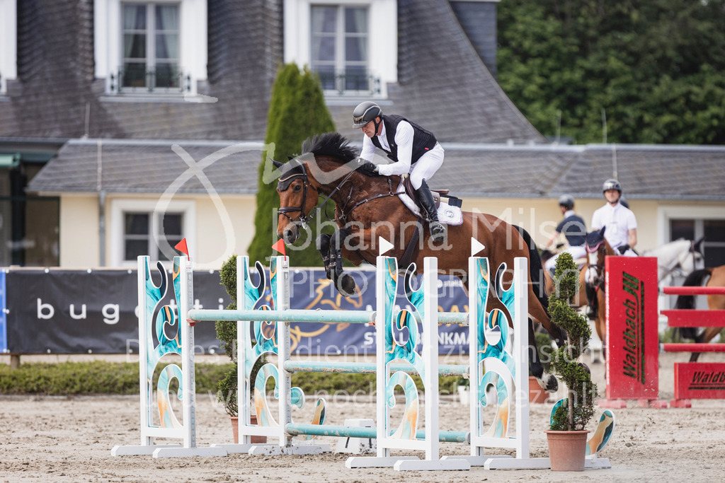 250531_MayDays_M2-Springen-542 | Deine schönsten Turniermomente als professionelle Fotos! Entdecke hochwertige Pferdesport-Fotografie im Online-Shop. Jetzt Fotos finden & bestellen!