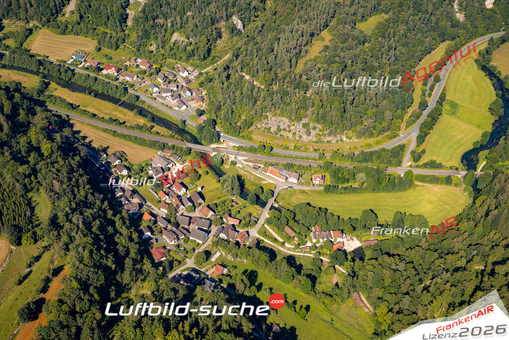Das Luftbild zeigt : Enzendorf Hartenstein - Die Luftaufnahme wurde 2024 vom UL-Flugzeug aus erstellt ( keine Drohne ) - Hochauflösende Luftaufnahme - Für grossformatige Ausdrucke geeignet. Die Geschenkidee !Mit Lizenz und Bildrechte bestellbar