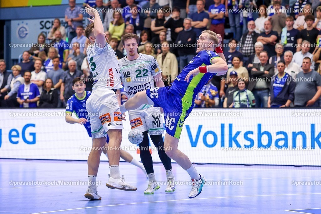 Gum30042601161 | 30.04.2026, Handball, 1. HBL, VfL Gummersbach - Frisch Auf! Göppingen, Saison 2025 / 2026 Herren, Schwalbe-Arena: Ludvig Aström (Frisch Auf Göppingen #25) im Zweikampf gegen  Tilen Kodrin (VfL Gummersbach #05) 